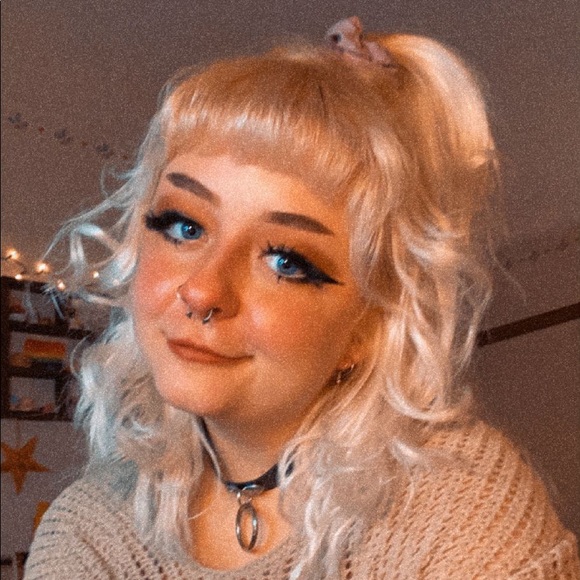 Meet your Posher, Heather - Picture 1 of 1